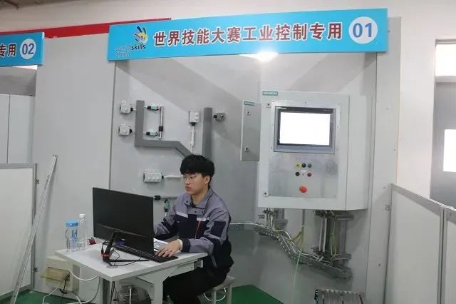 5805_w1nu_6041.jpg
